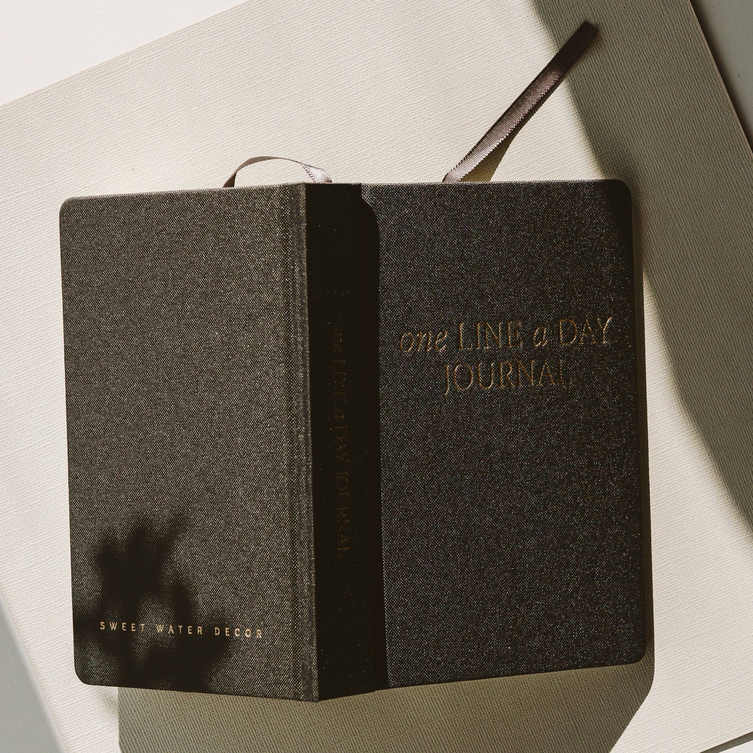 &#39;One Line A Day&#39; Fabric Journal (Black)