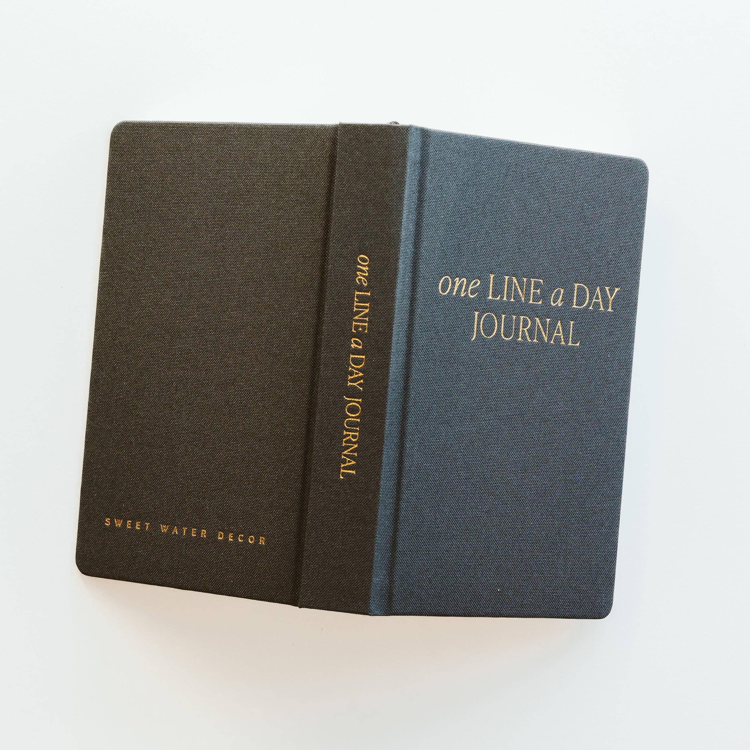 &#39;One Line A Day&#39; Fabric Journal (Black)